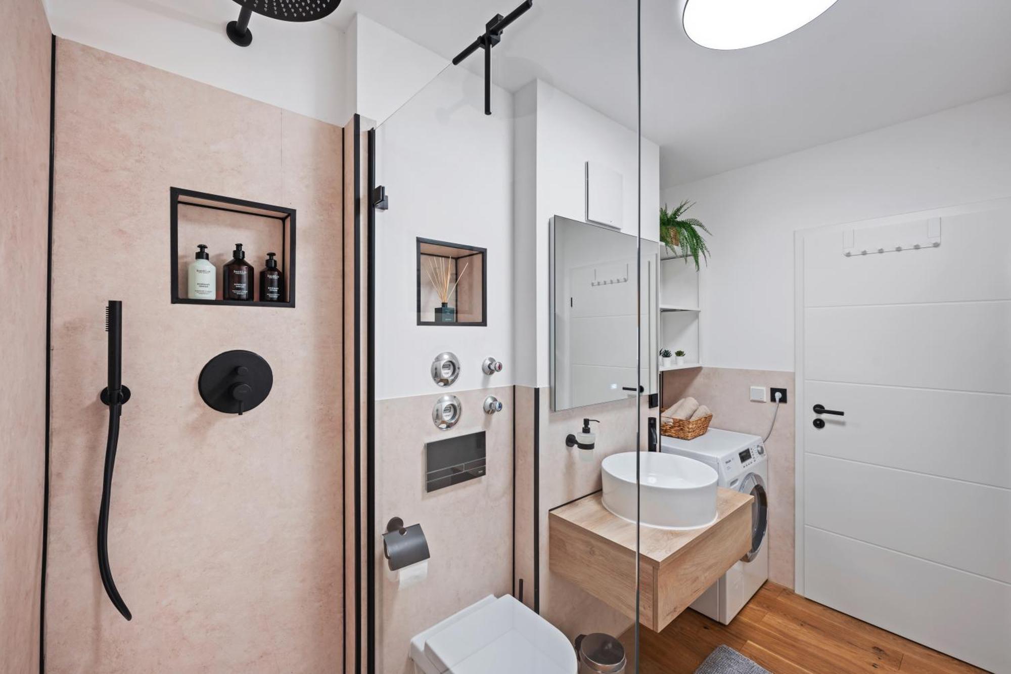 Edler Wohnraum Luxurioeses Apartment Mit Balkon, Boxspringbett, Kaffeevollautomat, Lift & Parkplatz เคมนิตซ์ ภายนอก รูปภาพ