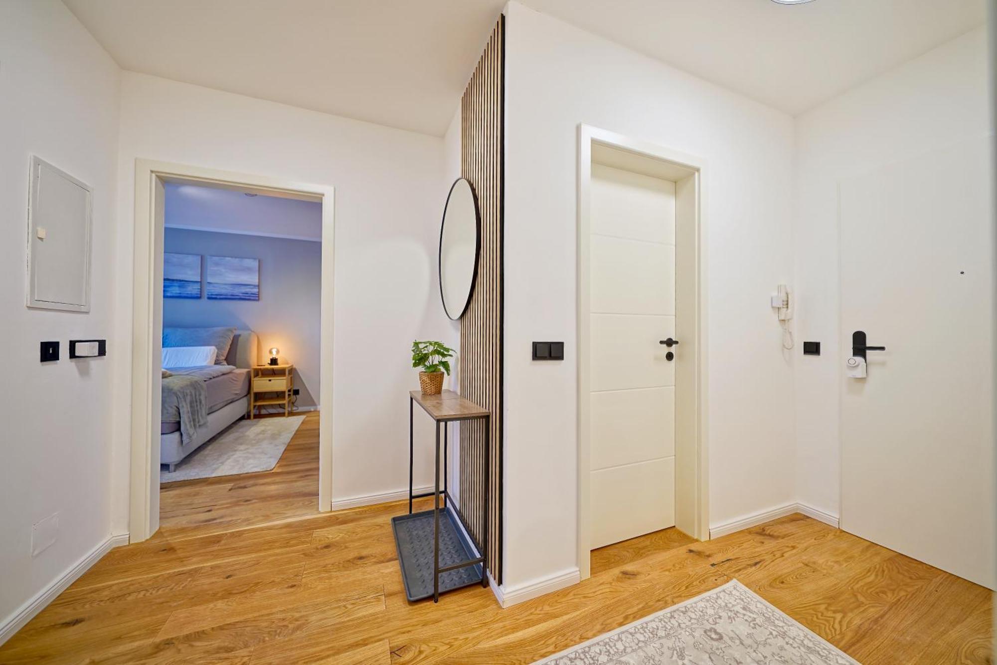 Edler Wohnraum Luxurioeses Apartment Mit Balkon, Boxspringbett, Kaffeevollautomat, Lift & Parkplatz เคมนิตซ์ ภายนอก รูปภาพ