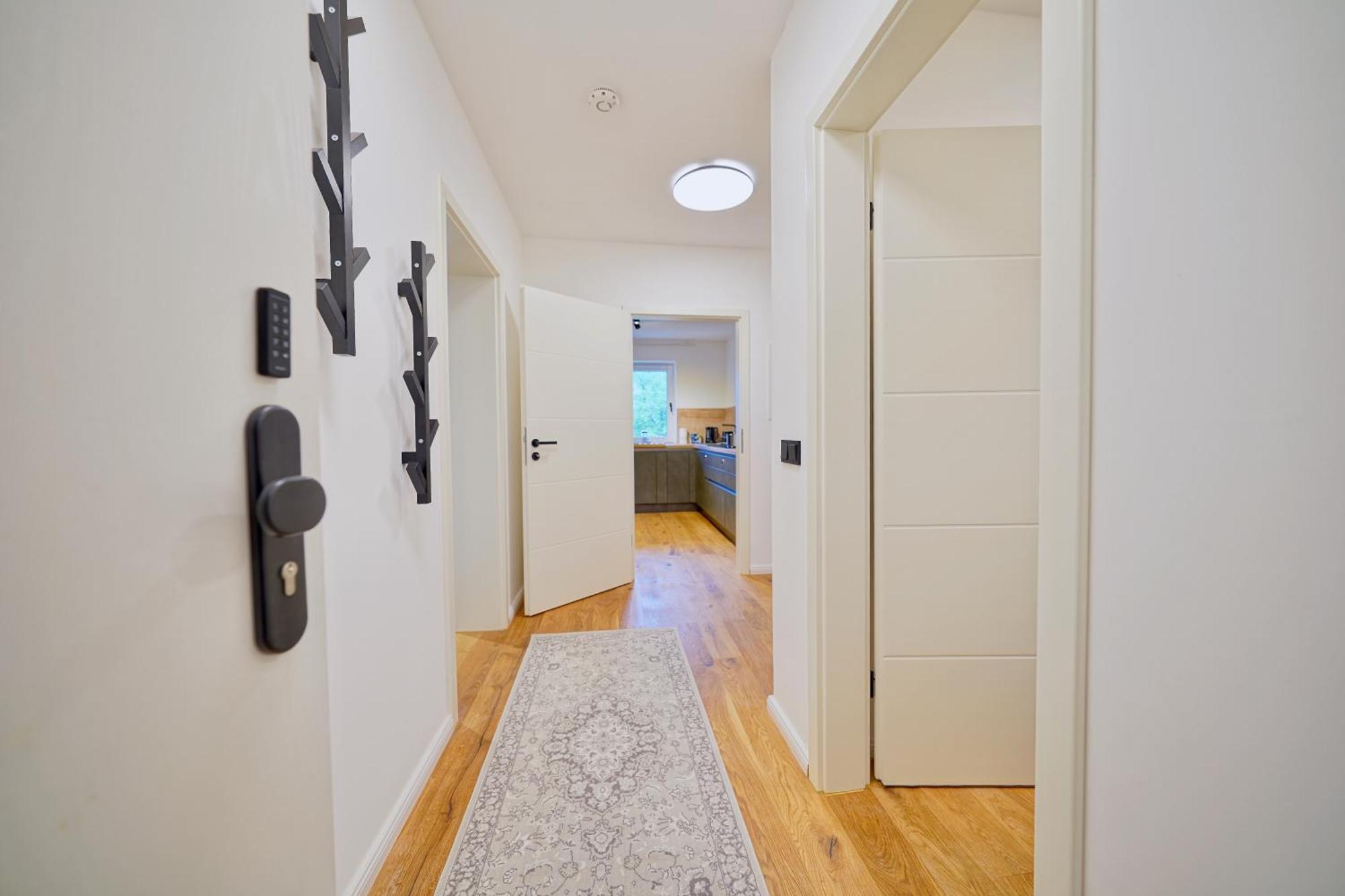 Edler Wohnraum Luxurioeses Apartment Mit Balkon, Boxspringbett, Kaffeevollautomat, Lift & Parkplatz เคมนิตซ์ ภายนอก รูปภาพ