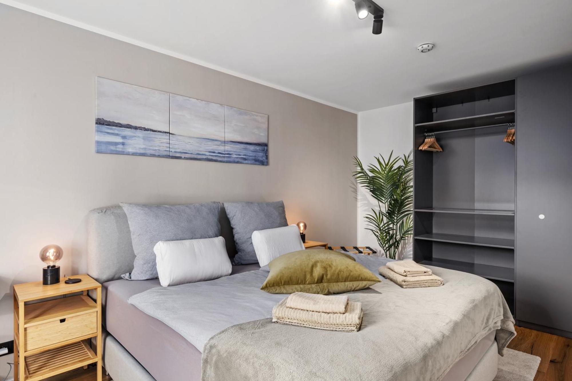 Edler Wohnraum Luxurioeses Apartment Mit Balkon, Boxspringbett, Kaffeevollautomat, Lift & Parkplatz เคมนิตซ์ ภายนอก รูปภาพ