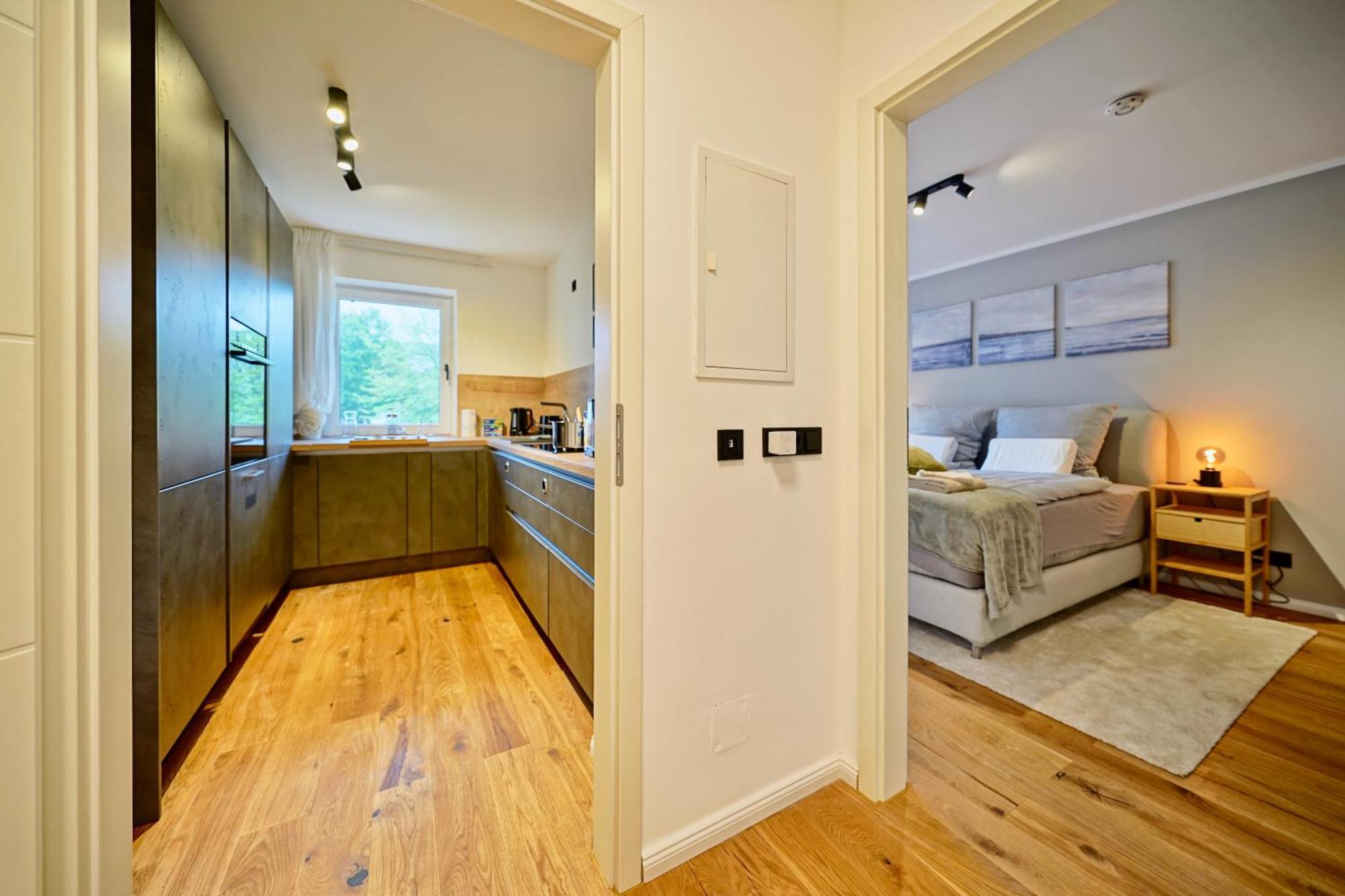 Edler Wohnraum Luxurioeses Apartment Mit Balkon, Boxspringbett, Kaffeevollautomat, Lift & Parkplatz เคมนิตซ์ ภายนอก รูปภาพ