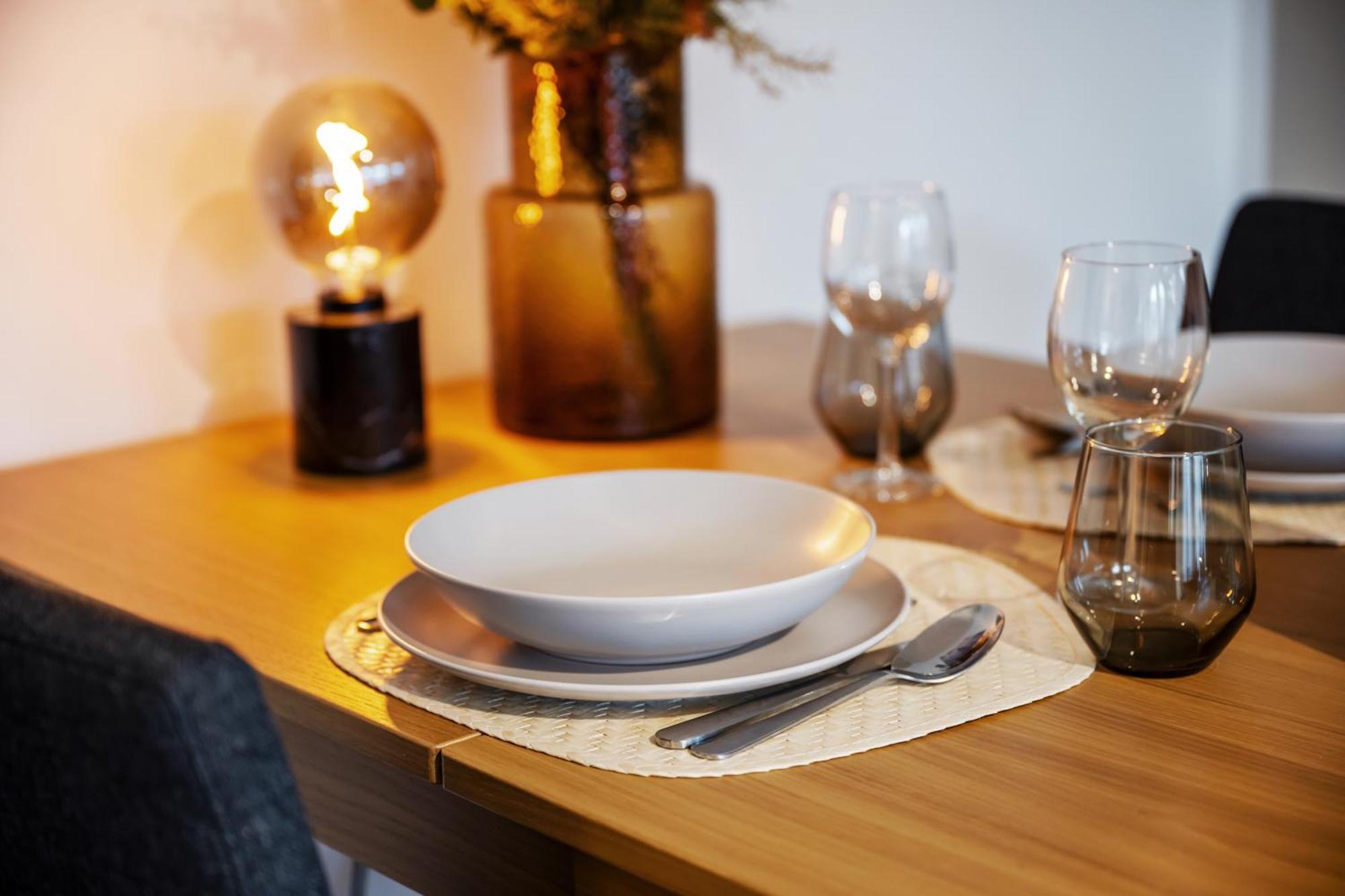 Edler Wohnraum Luxurioeses Apartment Mit Balkon, Boxspringbett, Kaffeevollautomat, Lift & Parkplatz เคมนิตซ์ ภายนอก รูปภาพ