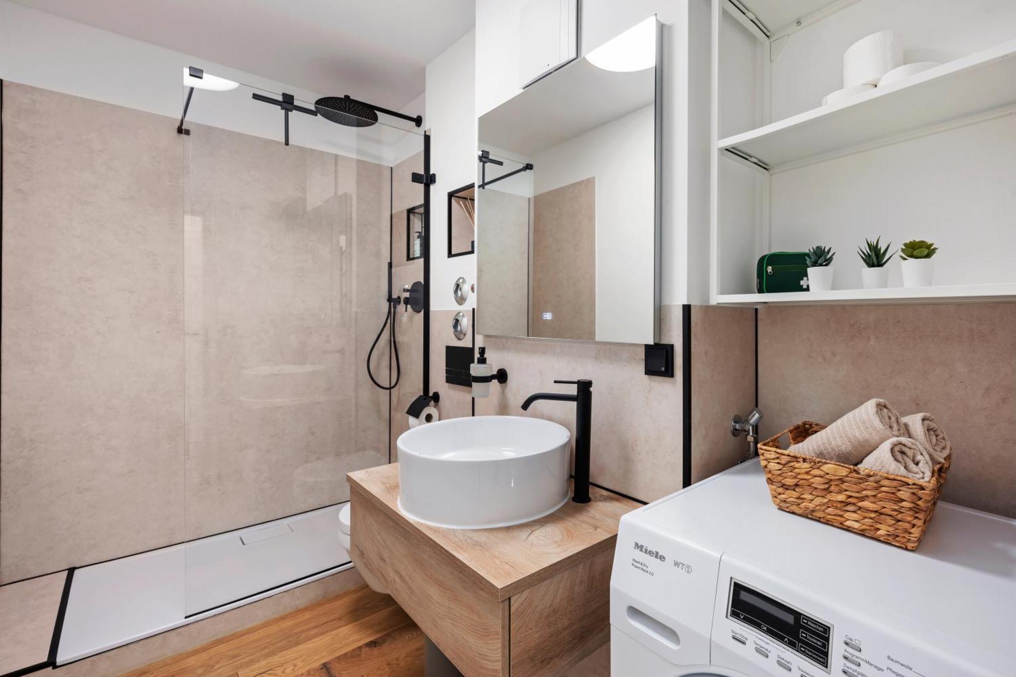 Edler Wohnraum Luxurioeses Apartment Mit Balkon, Boxspringbett, Kaffeevollautomat, Lift & Parkplatz เคมนิตซ์ ภายนอก รูปภาพ